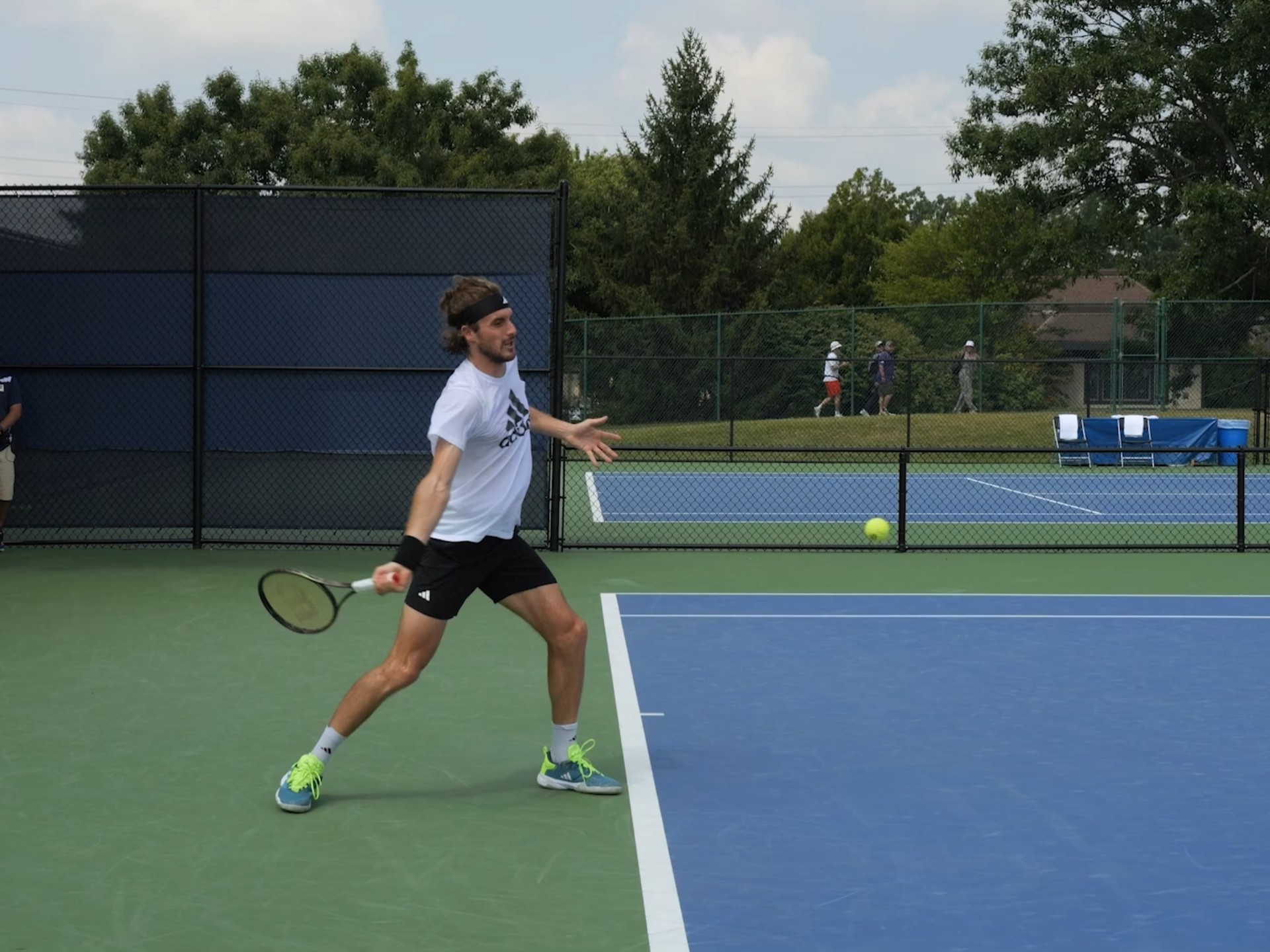 西班牙网球队强势澳大利亚网球队，西西帕斯关键制胜的简单介绍