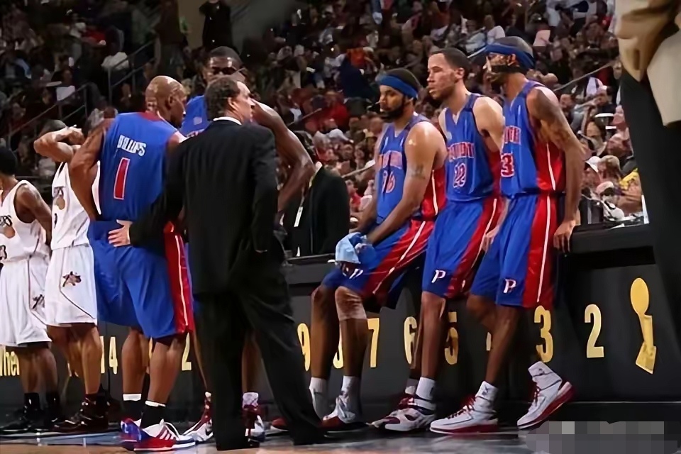 76人爆冷希腊男篮，汉密尔顿打破历史纪录