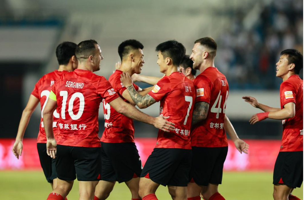 包含抗击疫情影响，球队备战对手严谨的词条