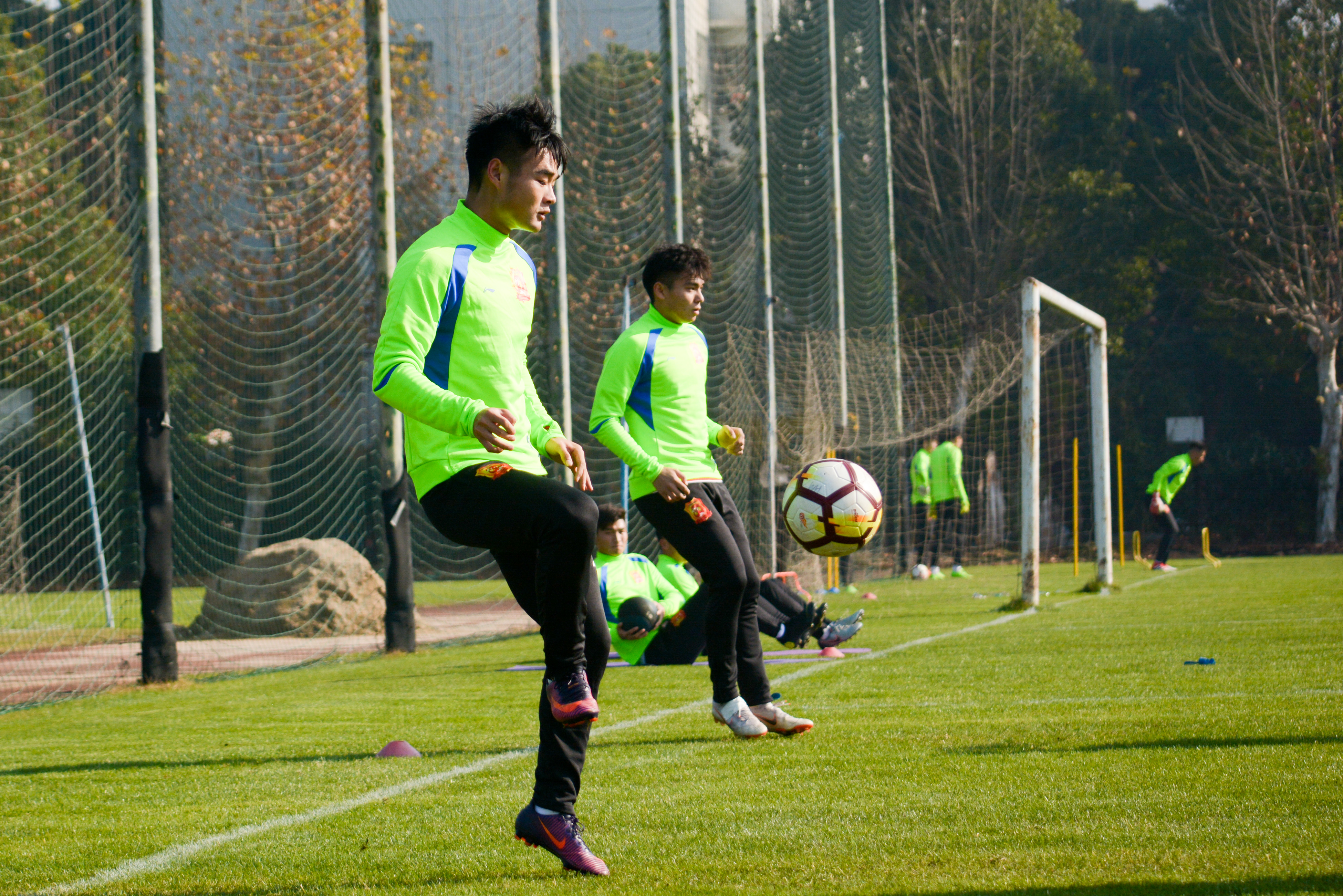 球队备战关键战役，斗志昂扬的简单介绍