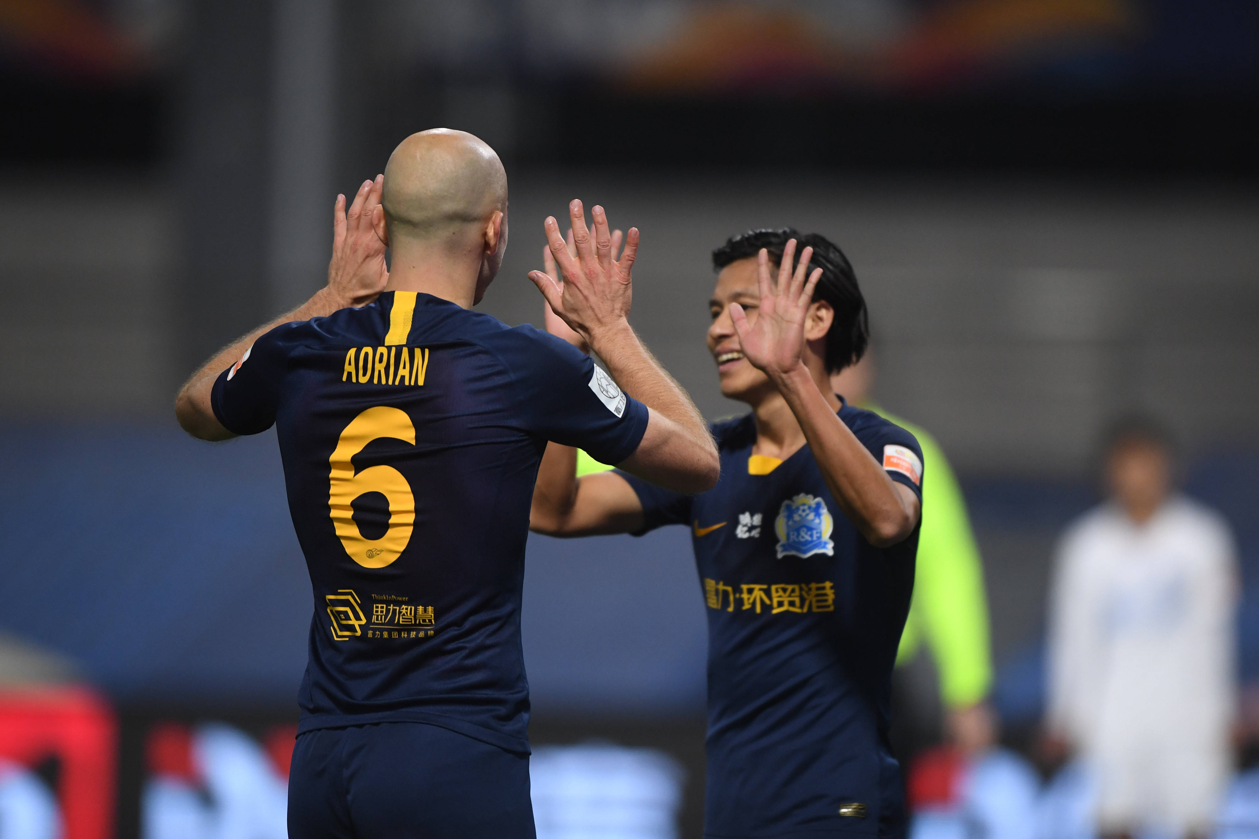 关于广州富力队急需解决后防漏洞，加强防守能力的信息