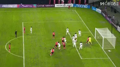 开云官网-破门得分！比赛中球队精湛配合破解对手的简单介绍