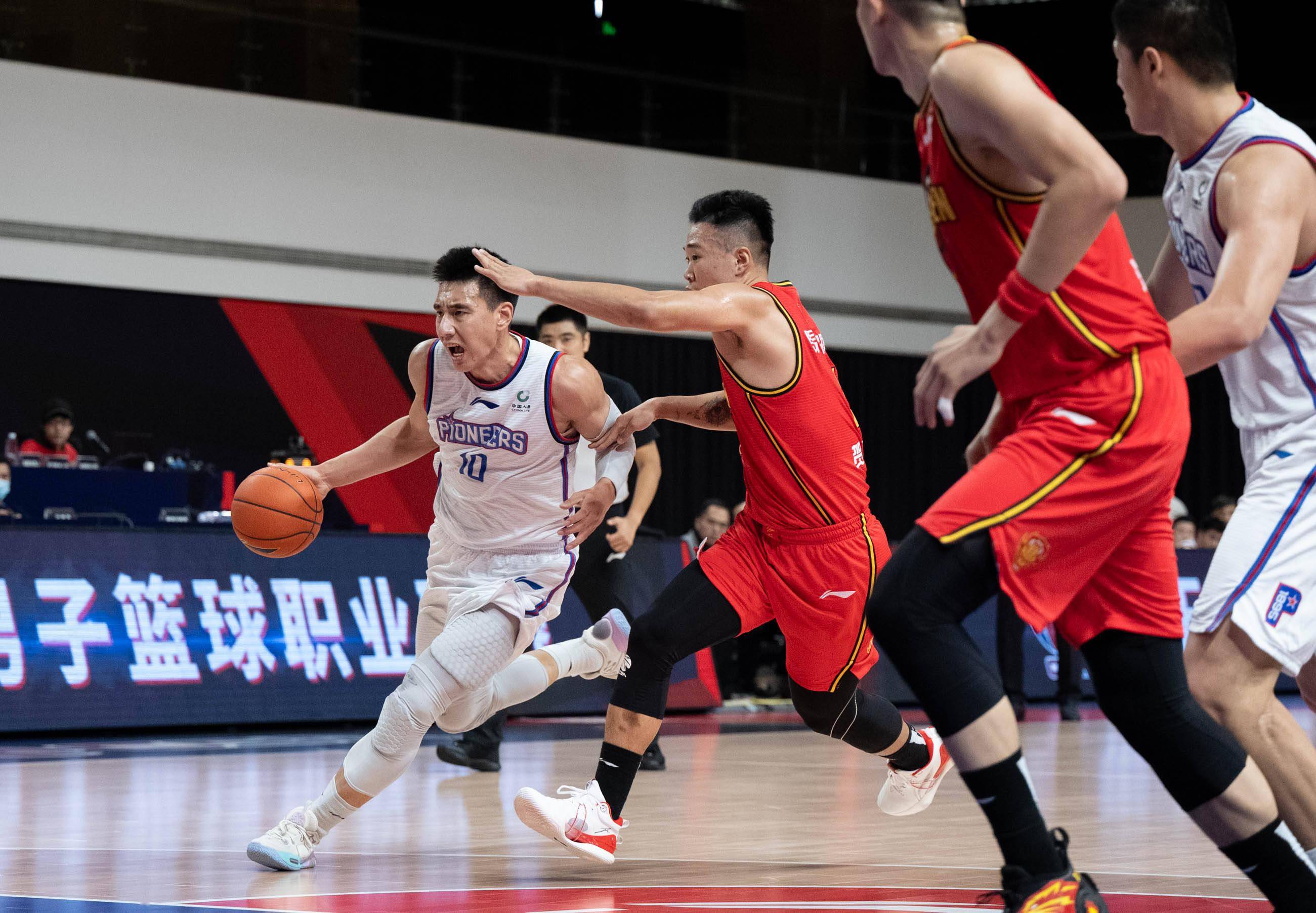 中国篮球职业联赛：球员们准备全力以赴战斗的简单介绍