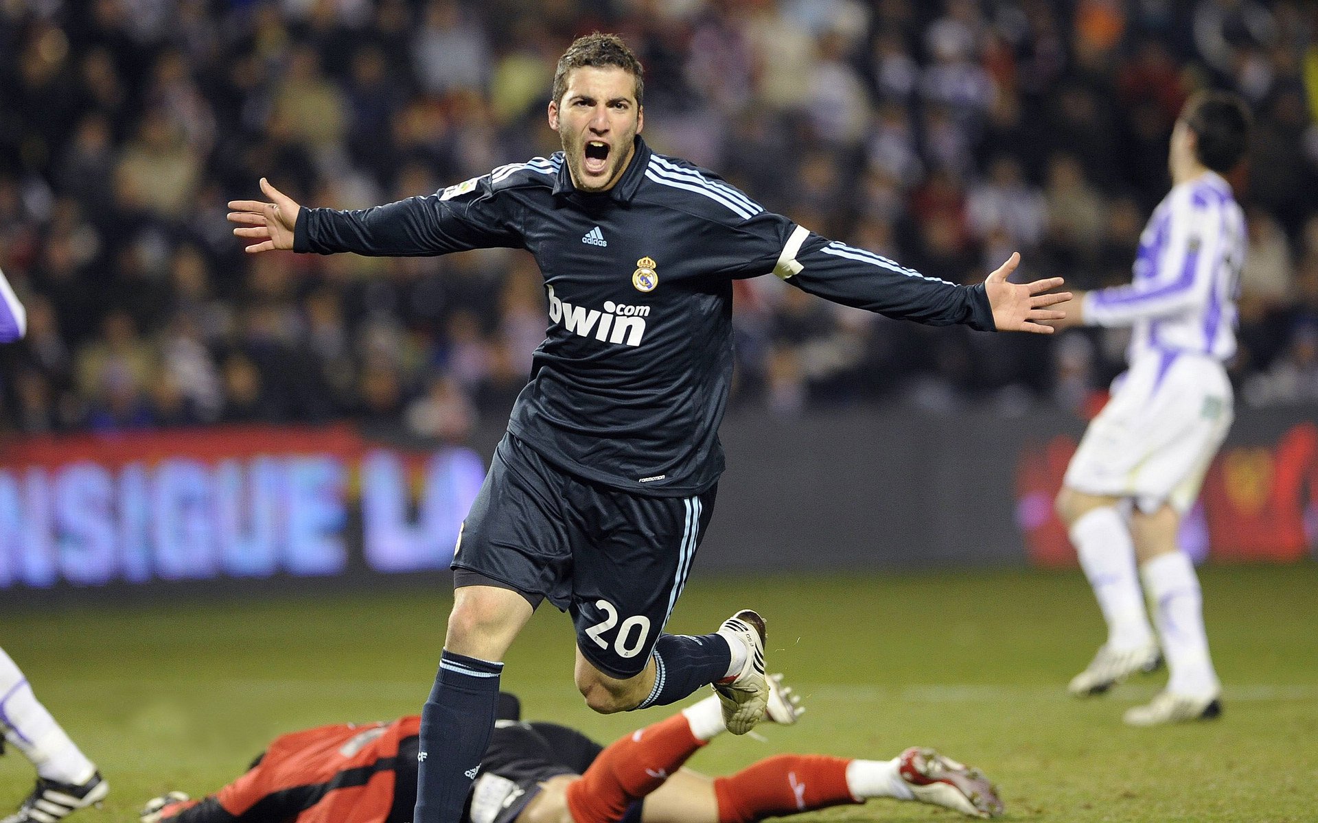 意甲焦点战之夜，英格拉姆主宰比赛走向